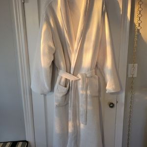 Luxe Pottery Barn White Waffle Robe - HEAVY!
